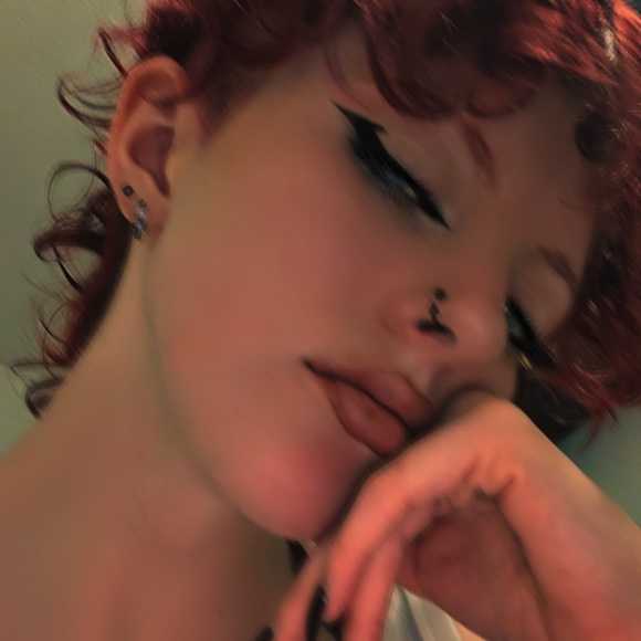 Meet your Posher, Adelyn - Picture 2 of 7